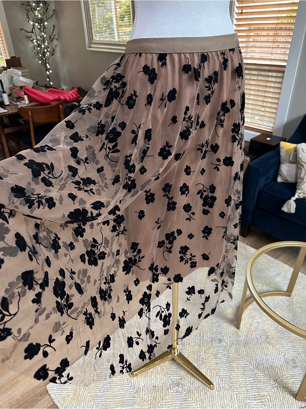 Black Floral flowy elastic waist Tulle pull on Midi Skirt - Picture 3 of 9